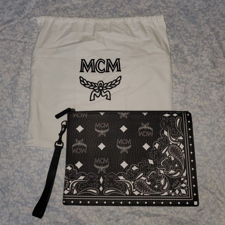 MCM Aren Wristlet Zip Pouch in Bandana Visetos