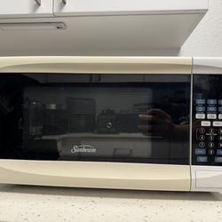 Sunbeam Compact Microwave 0.7cu