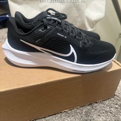 Nike Air Zoom Pegasus 40 running shoe in the black, white, and iron grey size 7.5w asking 75.00