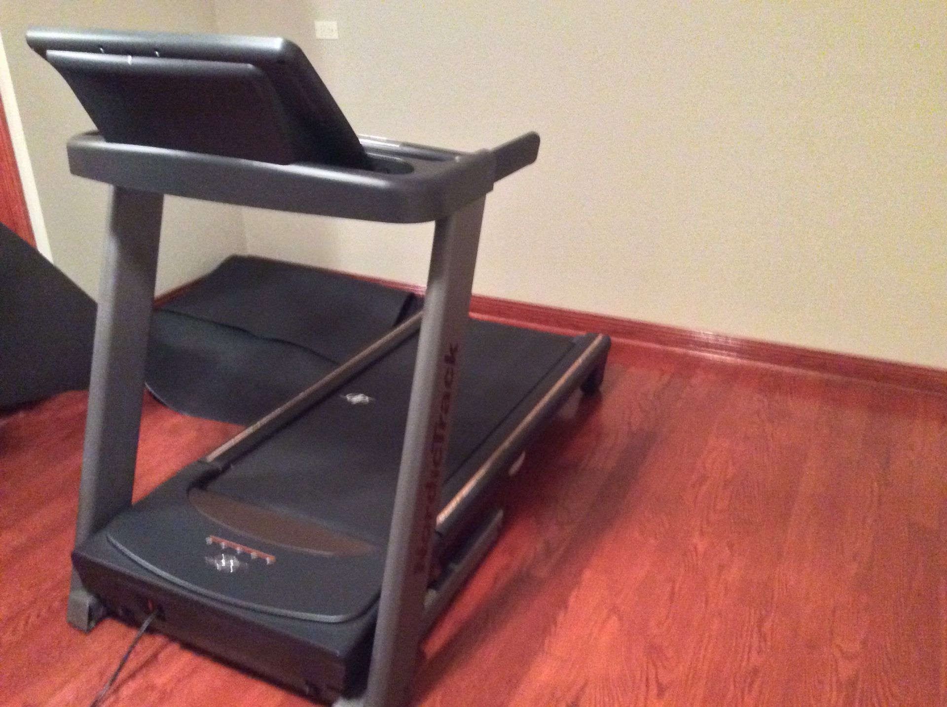 NordicTrack A2550 Treadmill for Sale in La Grange, IL OfferUp