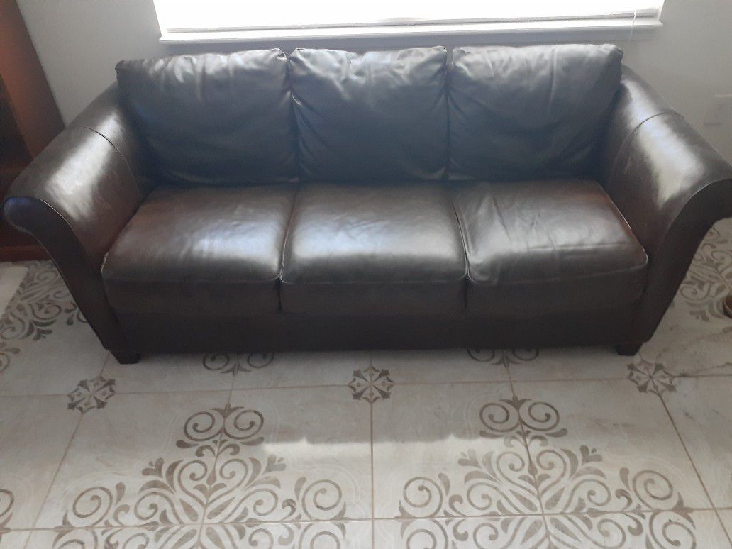 Real leather sofa in good condition
