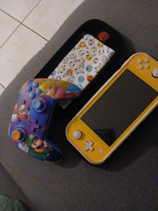 NINTENDO SWITCH LITE & ZELDA GAME