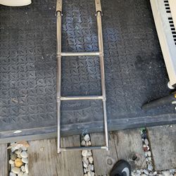 Marine boarding ladder 