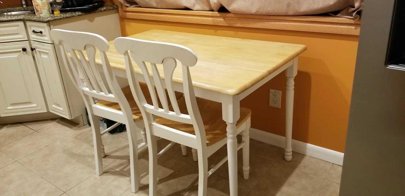 maple wood kitchen set, (table and 4 chairs).