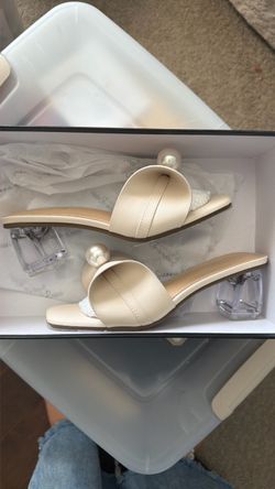 NEW UNUSED Sienna Rossi Kitten Heel