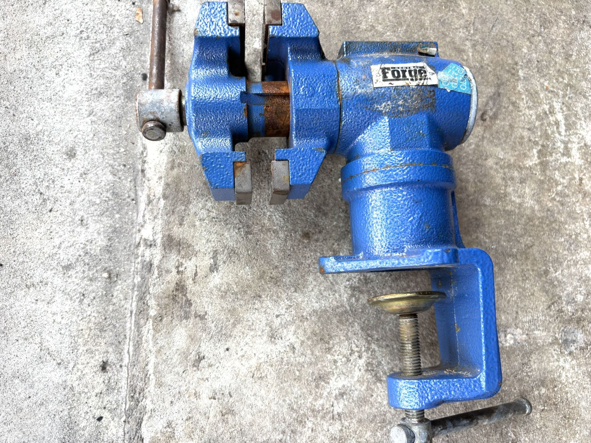 Swivel Vise