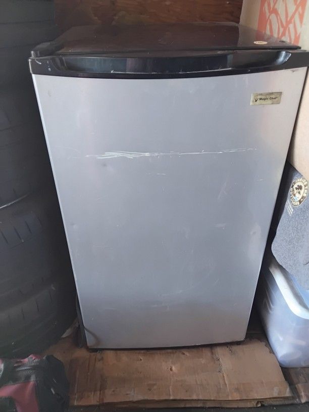 Mini Fridge 