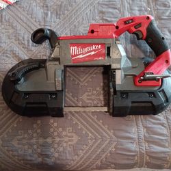 Milwaukee portable band saw and xc5.0 battery
