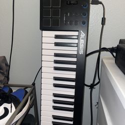 Alesis v49 midi keyboard