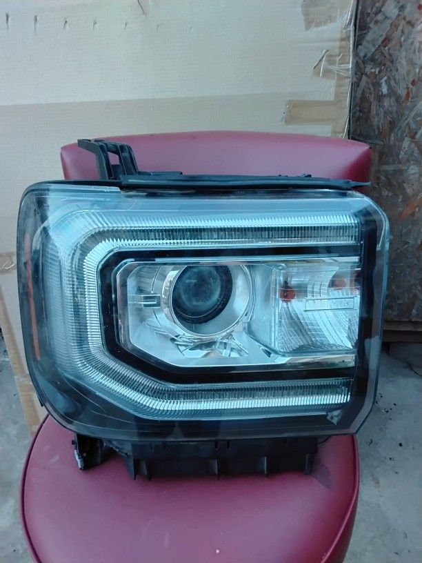 2016-2018 GMC SIERRA 1500 RIGHT PASSENGER RH XENON HID HEADLIGHT OEM