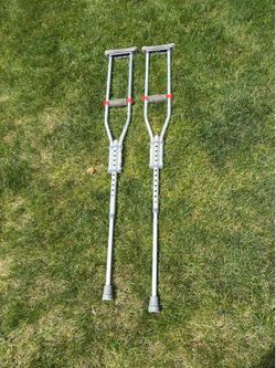 Walking crutches