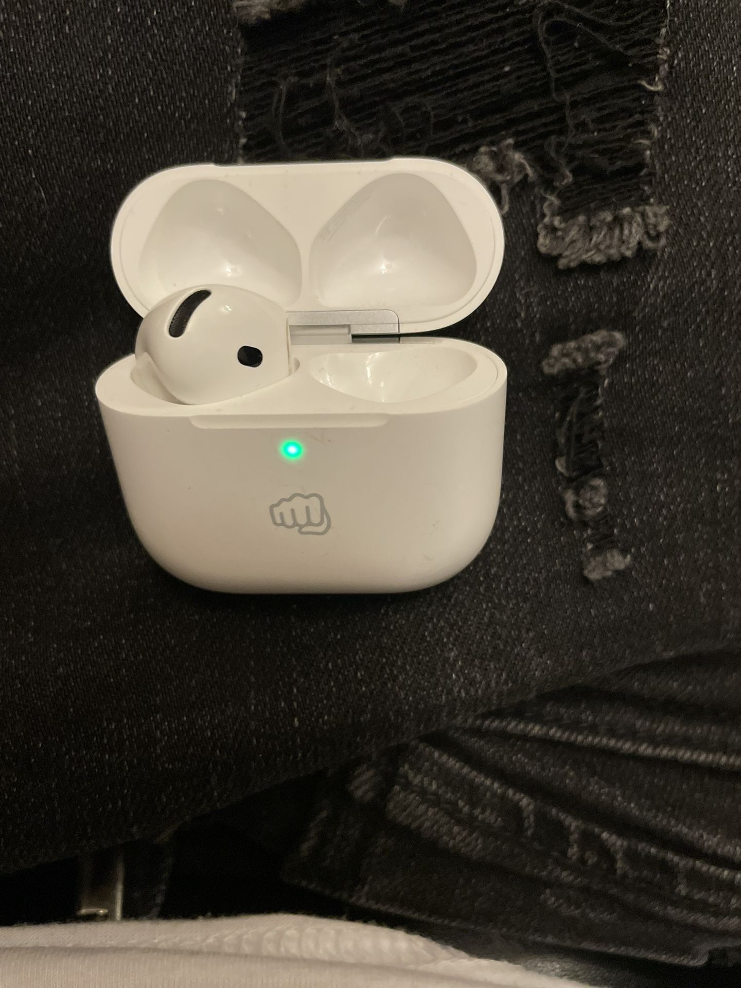AirPods 4th Gen