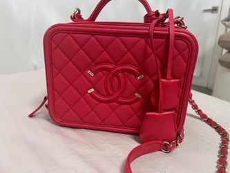 CHANEL Caviar Quilted Medium CC Filigree Bag