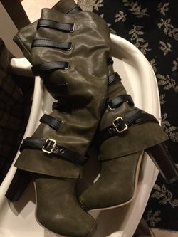 Brand new boots size 5. I ordered the wrong size.