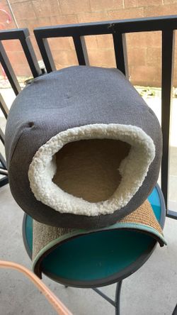Cat bed and scratch tunnel
