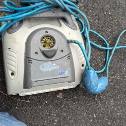 DolphinDX3 Pool Vacuum. 