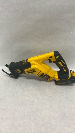 DeWalt DCS 367 variable speed reciprocating saw with battery