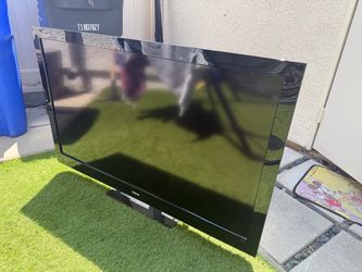 RCA 46" LCD Full HDTV - With Remote and Brand New TV Stand