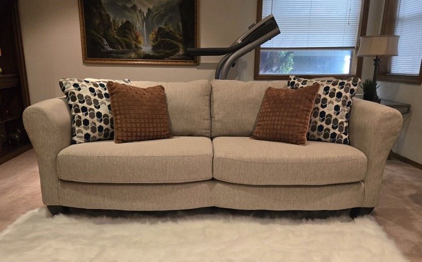 Sofa – Beige 3-Seater Couch with Cushions