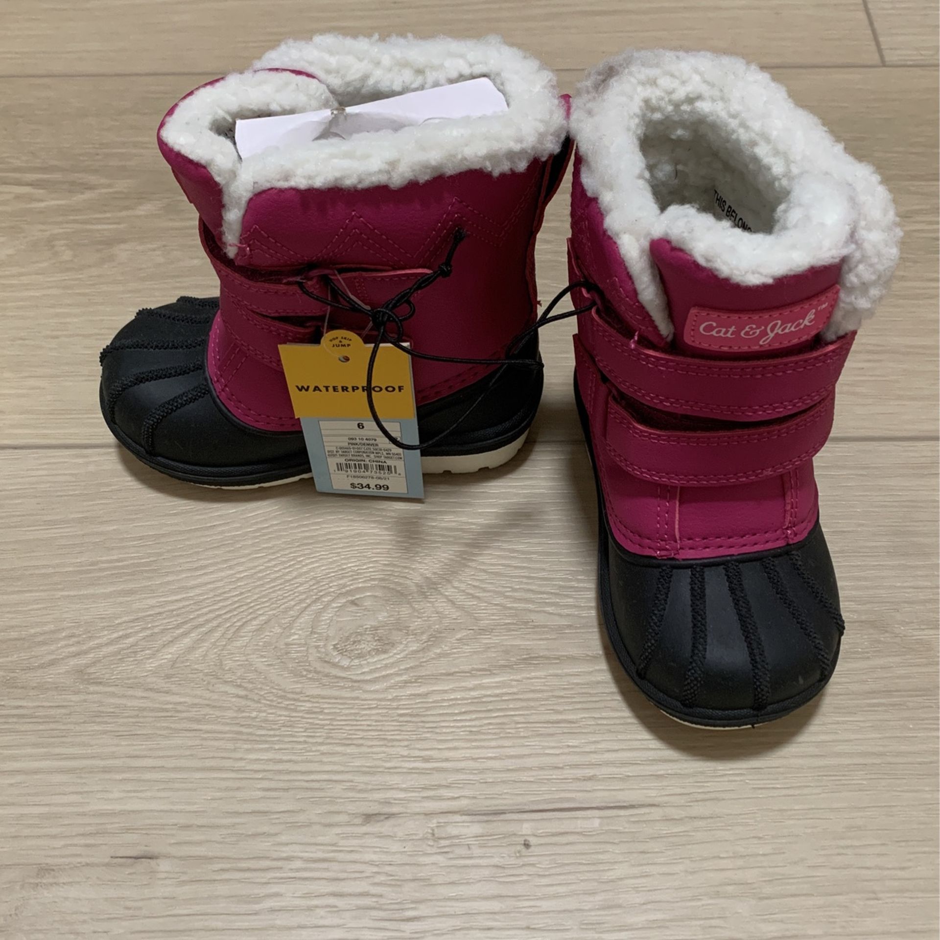 Brand New Kid Snow Boots Size 6