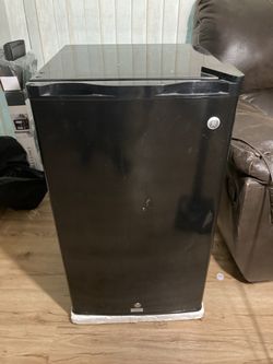 GE Mini Fridge 