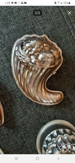 Vintage cornucopia jello mold.