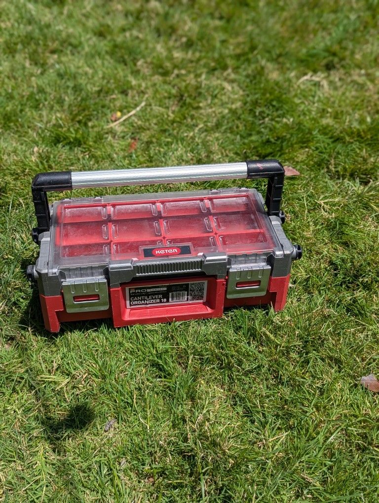 Keter Master Pro Series Cantilever Assortment Box 18 Inches Plastic Red/Silver