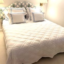 Select Comfort / Sleep Number - King Bed! Barely Used In Guest Bedroom