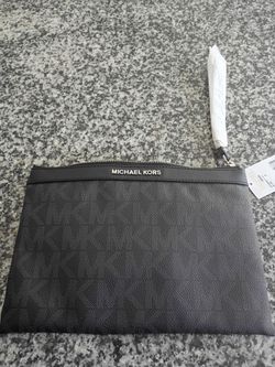 Michael Kors Clutch (Authentic)