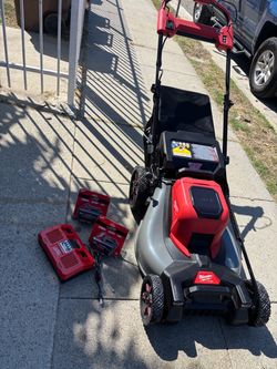 Milwaukee M18 Cordless Self-Propelled Lawn Mower