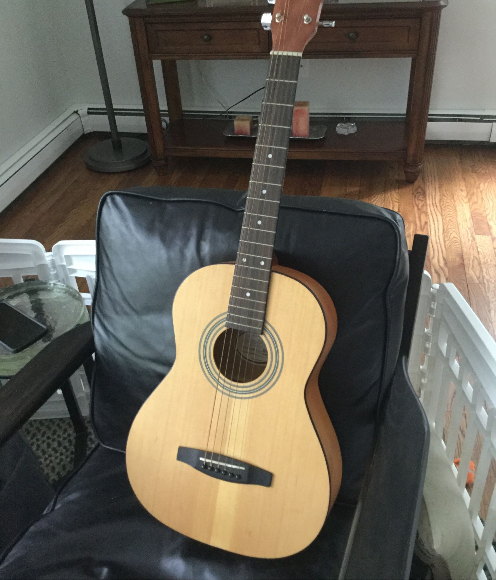 Children’s Guitar with carrying case...perfect condition and ideal for XMas