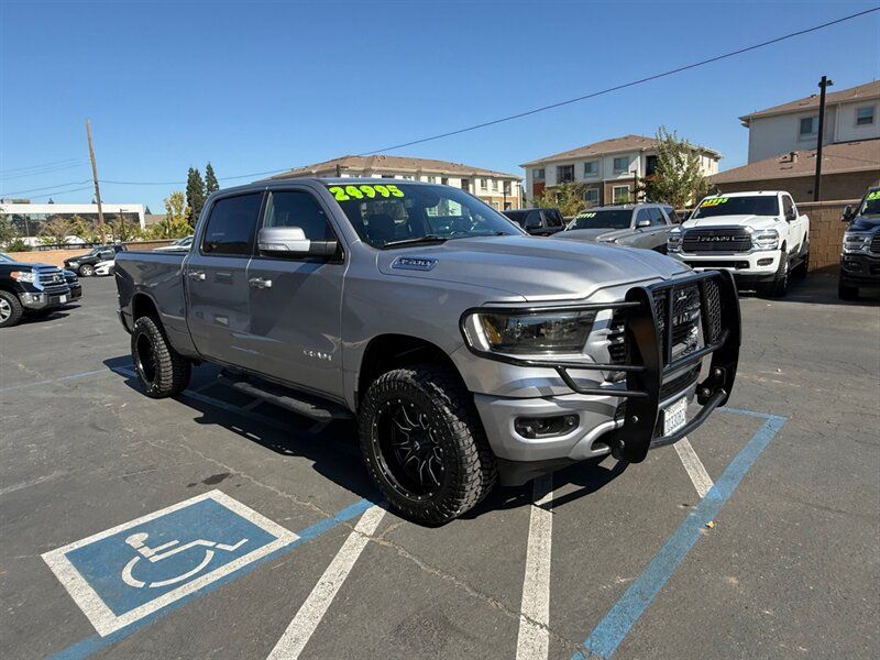 2019 RAM 1500 Big Horn 4X4, LEVELED WITH AVIX 305/55R20