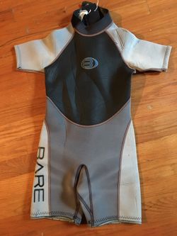 Bare boys wetsuit size 8