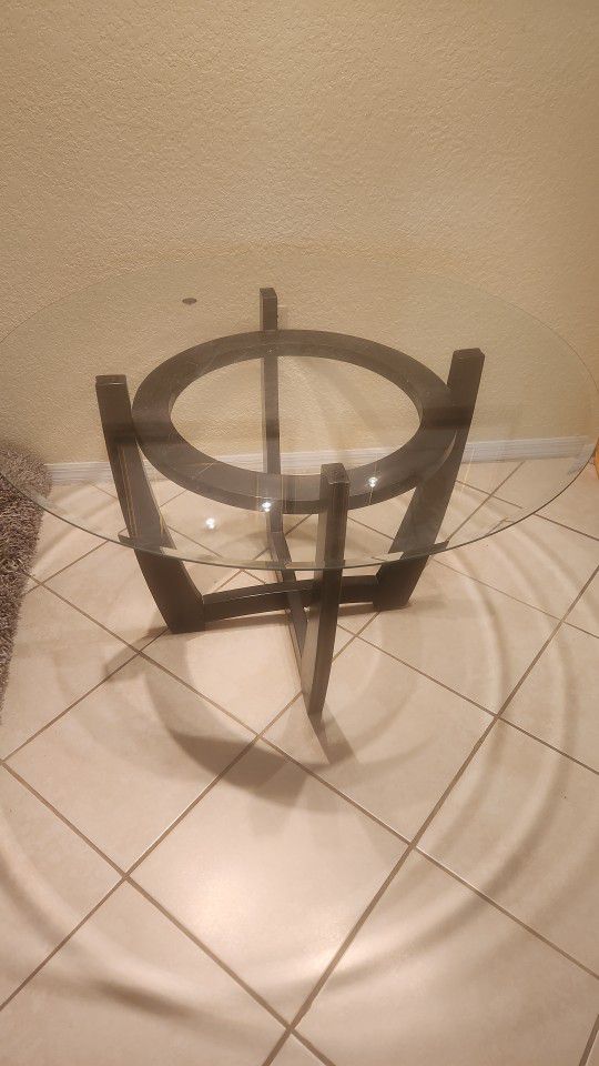 Round Glass Top Dinning Table....No Chairs Included