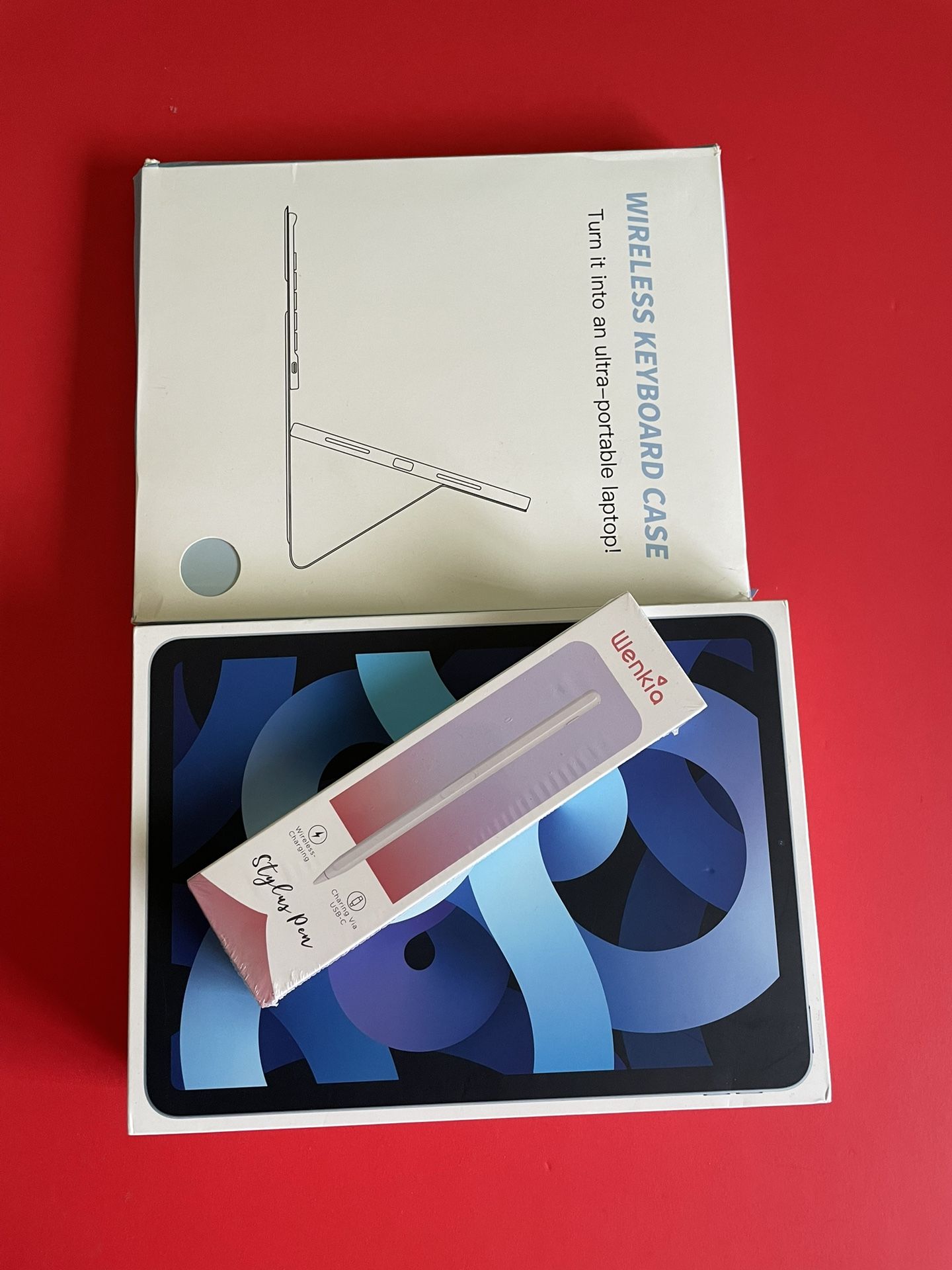 Apple iPad Air 4th Generation 64GB with Box, Pencil, keyboard case like new