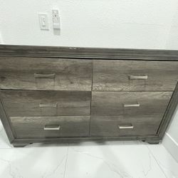 6 drawer Dresser