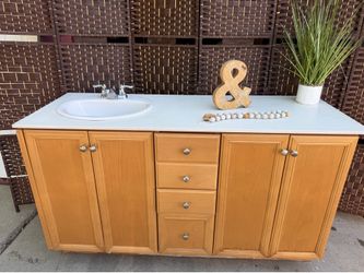 Bathroom Vanity good condition