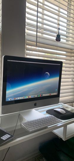 Mac Desktop and Keyboard (for parts)