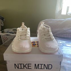 NIKE MIND 002 SAIL SIZE WOMANS 9 MENS 7.5