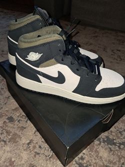 Air Jordan 1 Mid olive