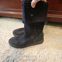 Sweater Uggs Black Size 7 $15