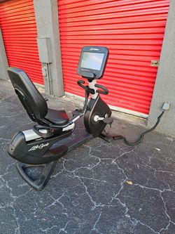 Cardio vascular Therapeutic Life Fitness Elevation Series 95R Recumbent Lifecycle Bike
Price negotiable.
Commercial-grade recumbent exercise bike is