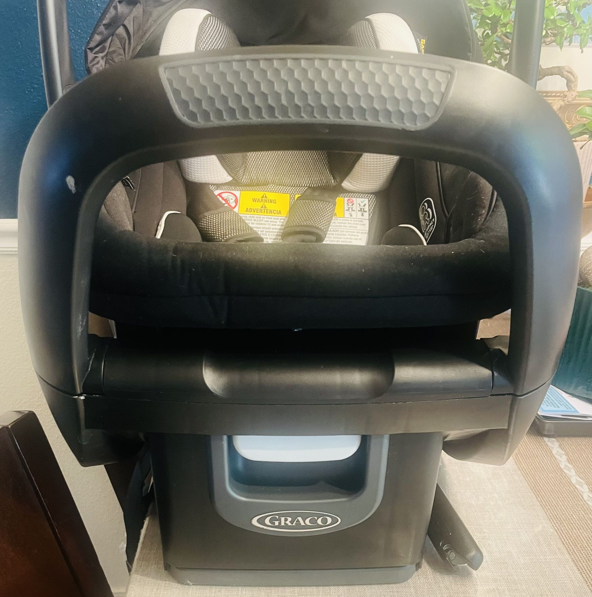 Graco Snugfit Car seat With Base