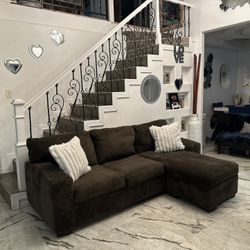 Beautiful brown sectional soft material pillows not included asking 400 in great condition 