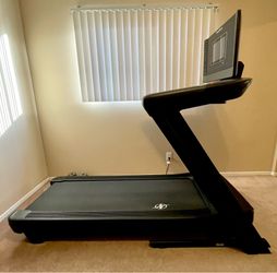 NordicTrack 1250 Treadmill - Super Mint - Low Hours