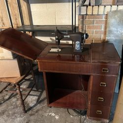 Vintage Series 153  Domestic Rotary Sewing Machine In Cabnet