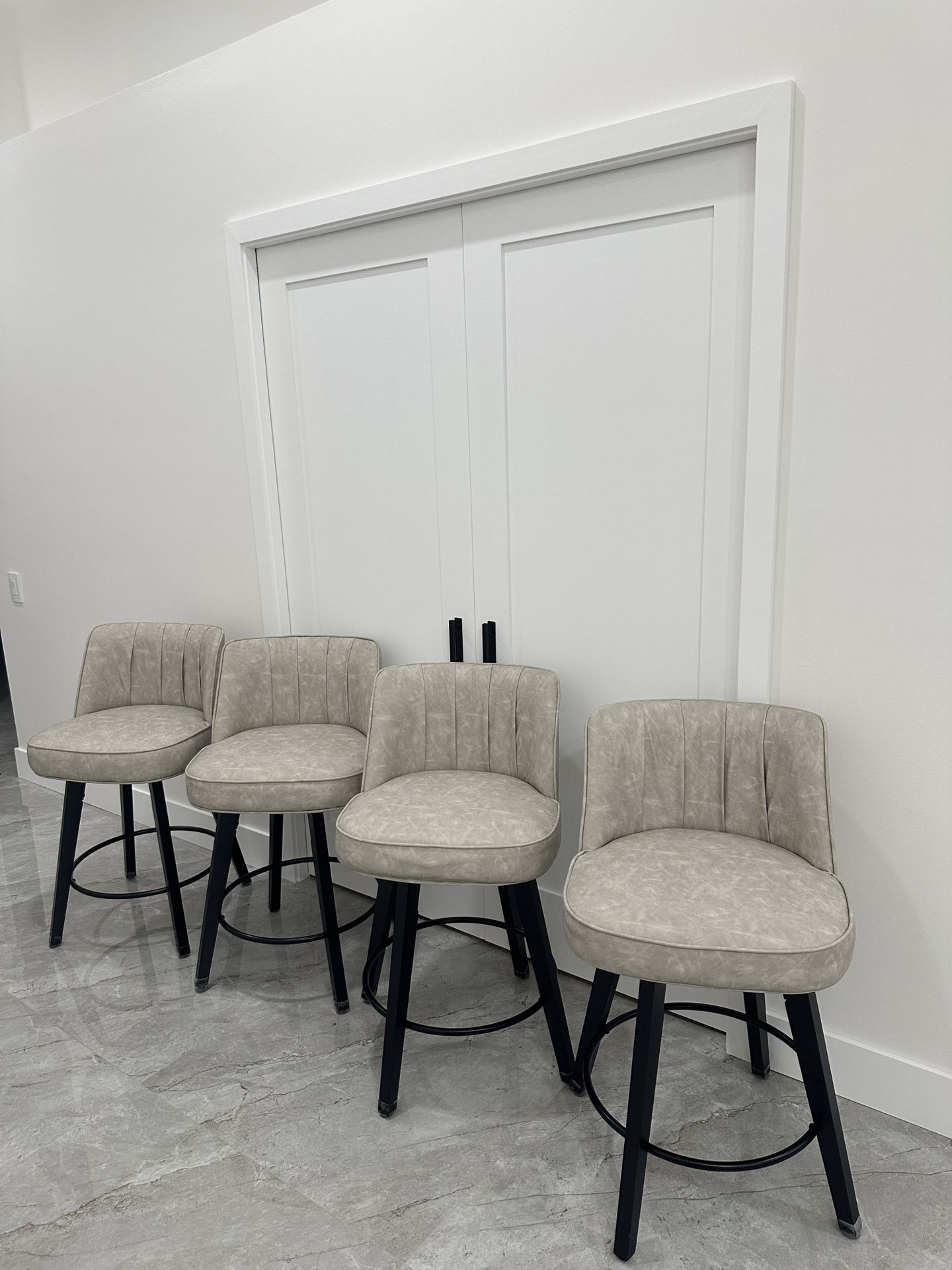 Set Of Bar Stool Chairs