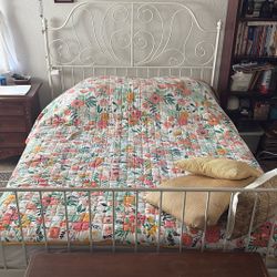 Queen Size Bed (SUPER CLEAN) 