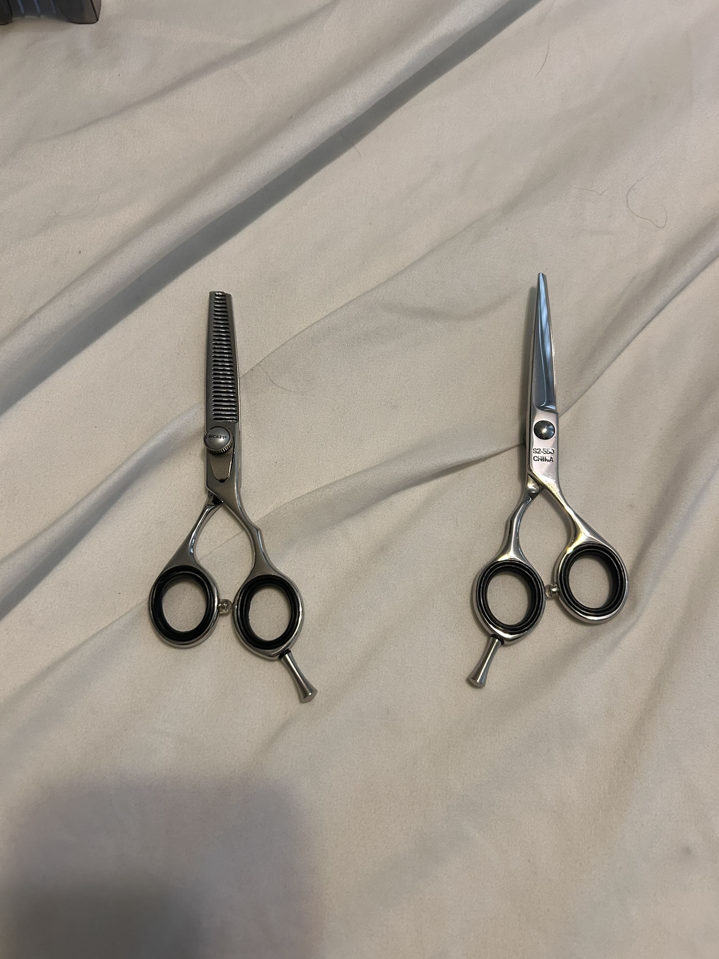 Barbering scissors