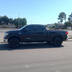 2010 Toyota Tundra 5.7 SR5 Excellent Conditions 